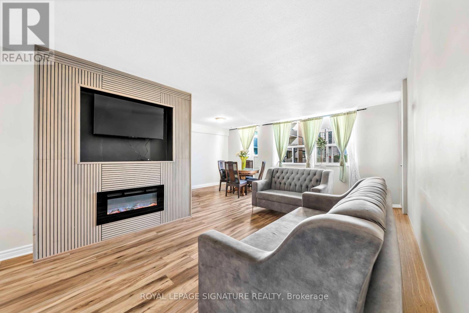 402 - 5 FRITH ROAD, Toronto, Ontario