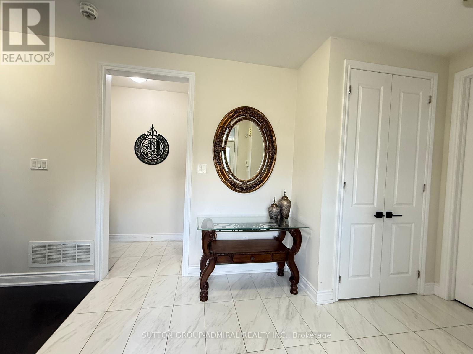33 Elysian Fields Circle, Brampton, Ontario  L6Y 6E8 - Photo 2 - W14082036