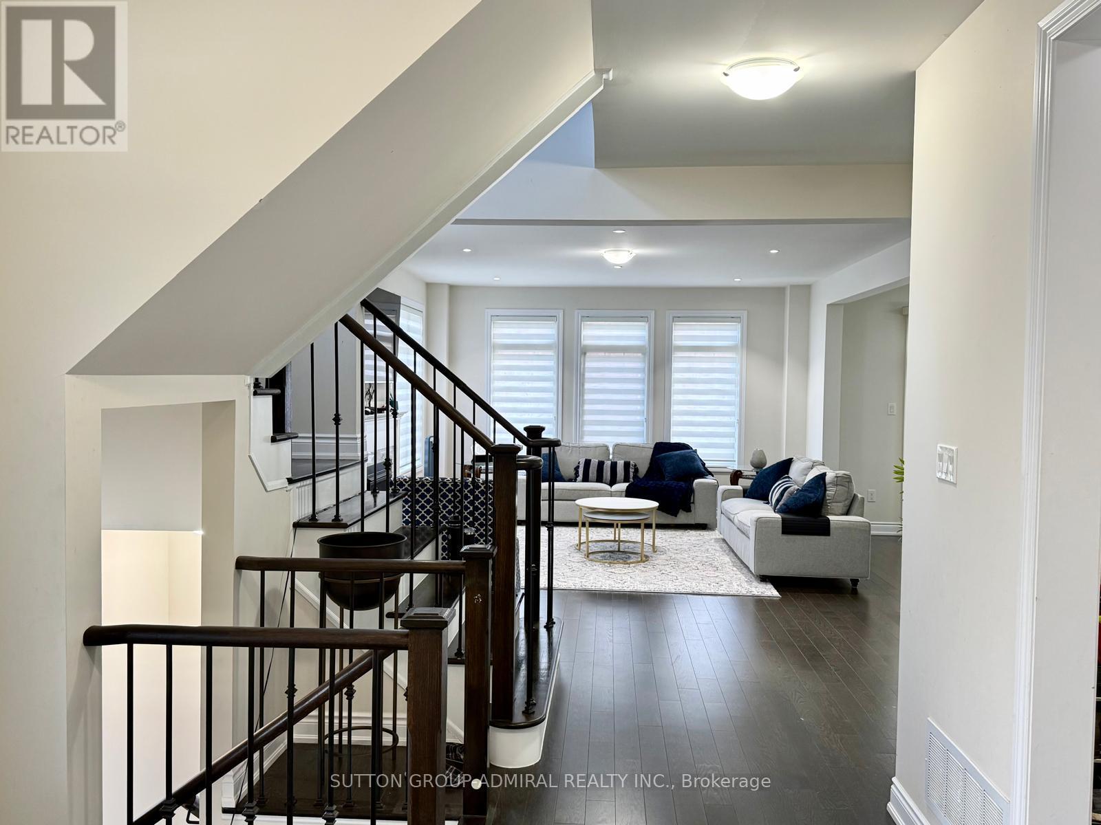 33 Elysian Fields Circle, Brampton, Ontario  L6Y 6E8 - Photo 4 - W14082036
