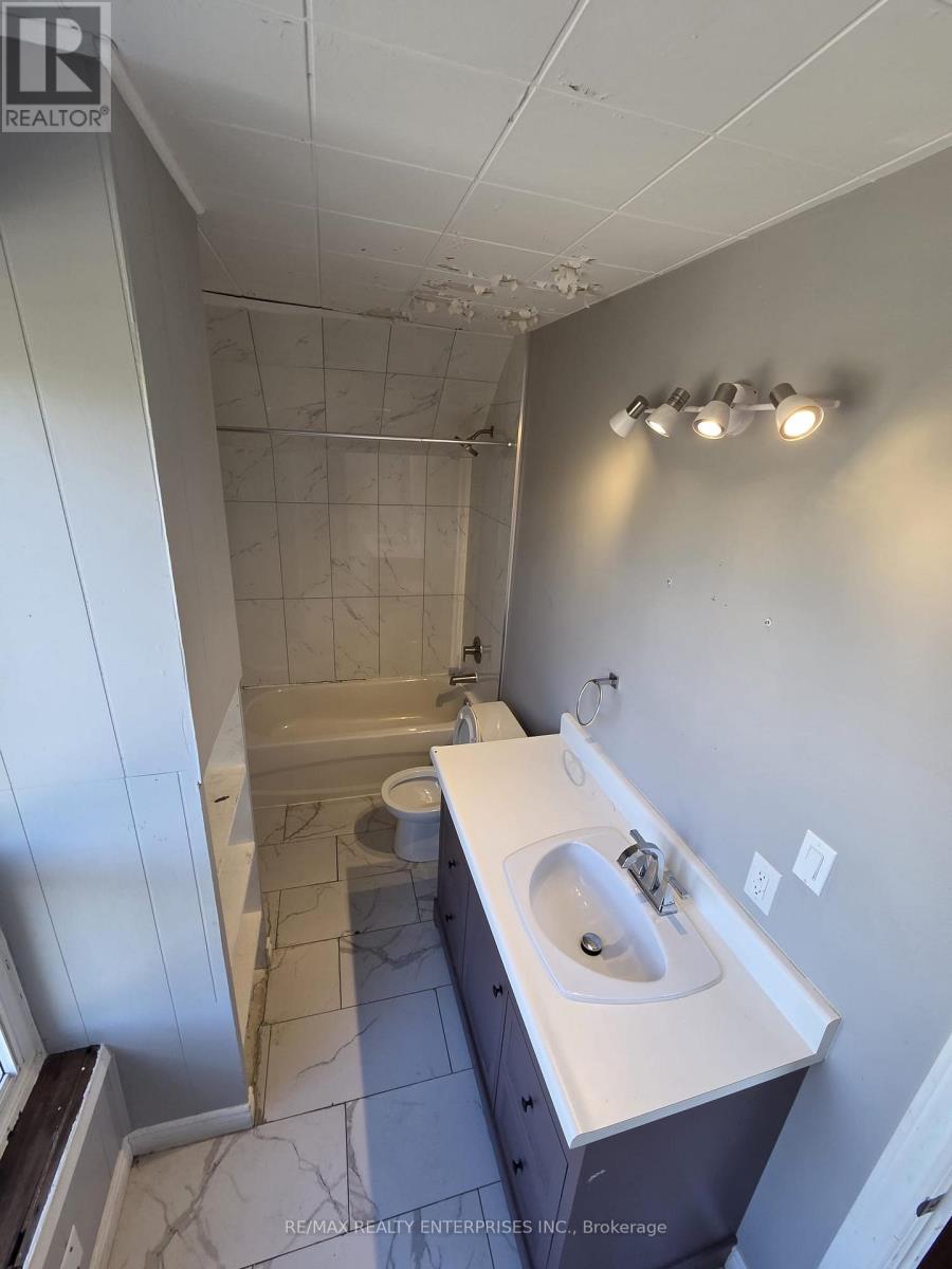 8 VICTORIA STREET E Caledon Ontario Canada L7C0C5 4
