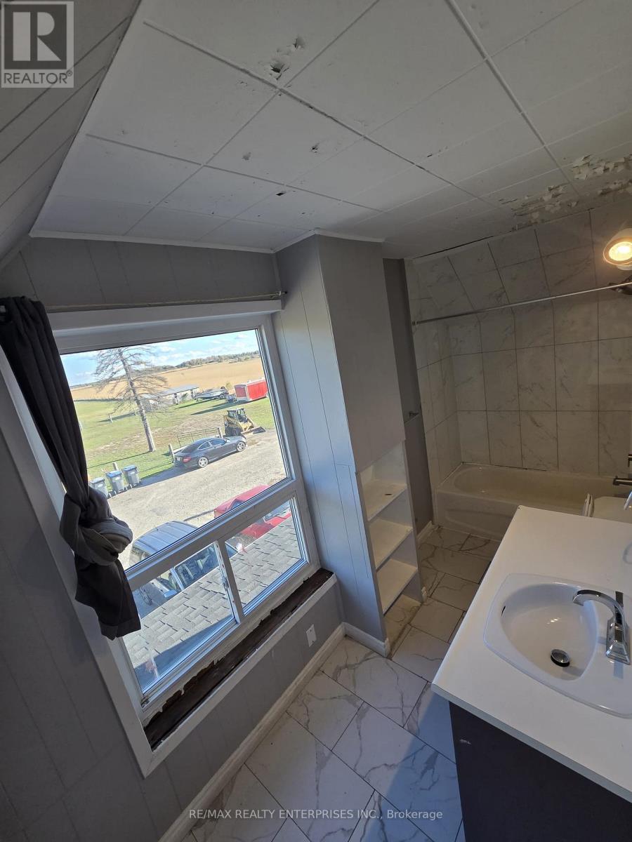 8 VICTORIA STREET E Caledon Ontario Canada L7C0C5 5