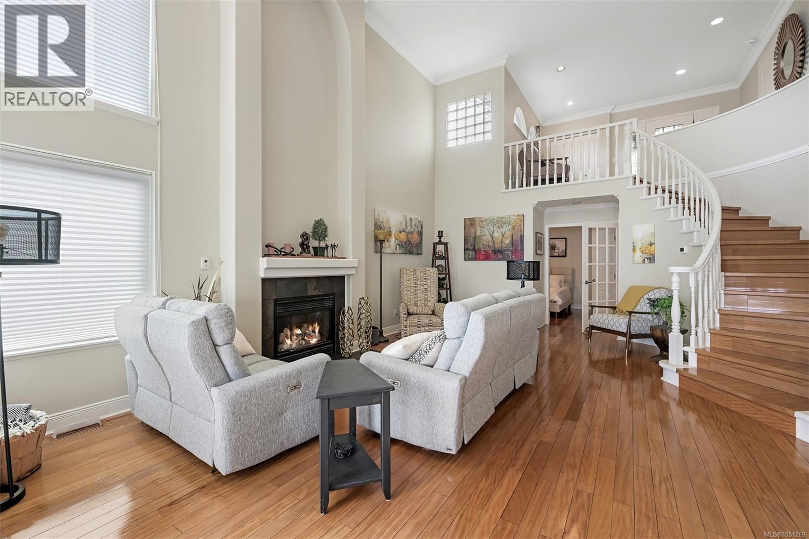 543 Marine View