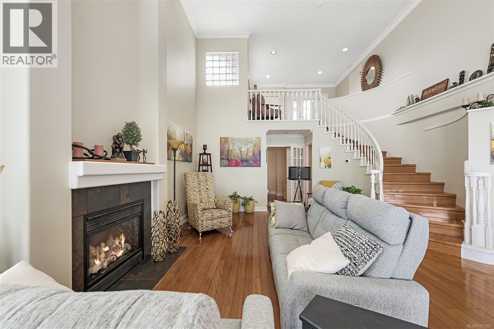 543 Marine View