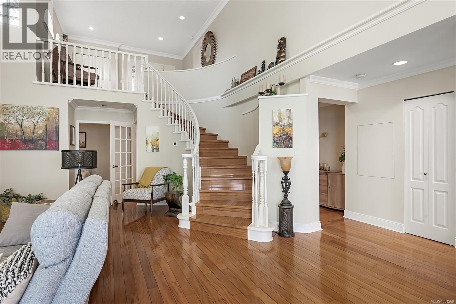 543 Marine View