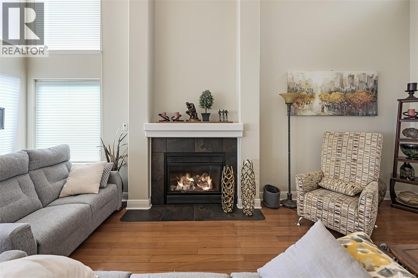 543 Marine View