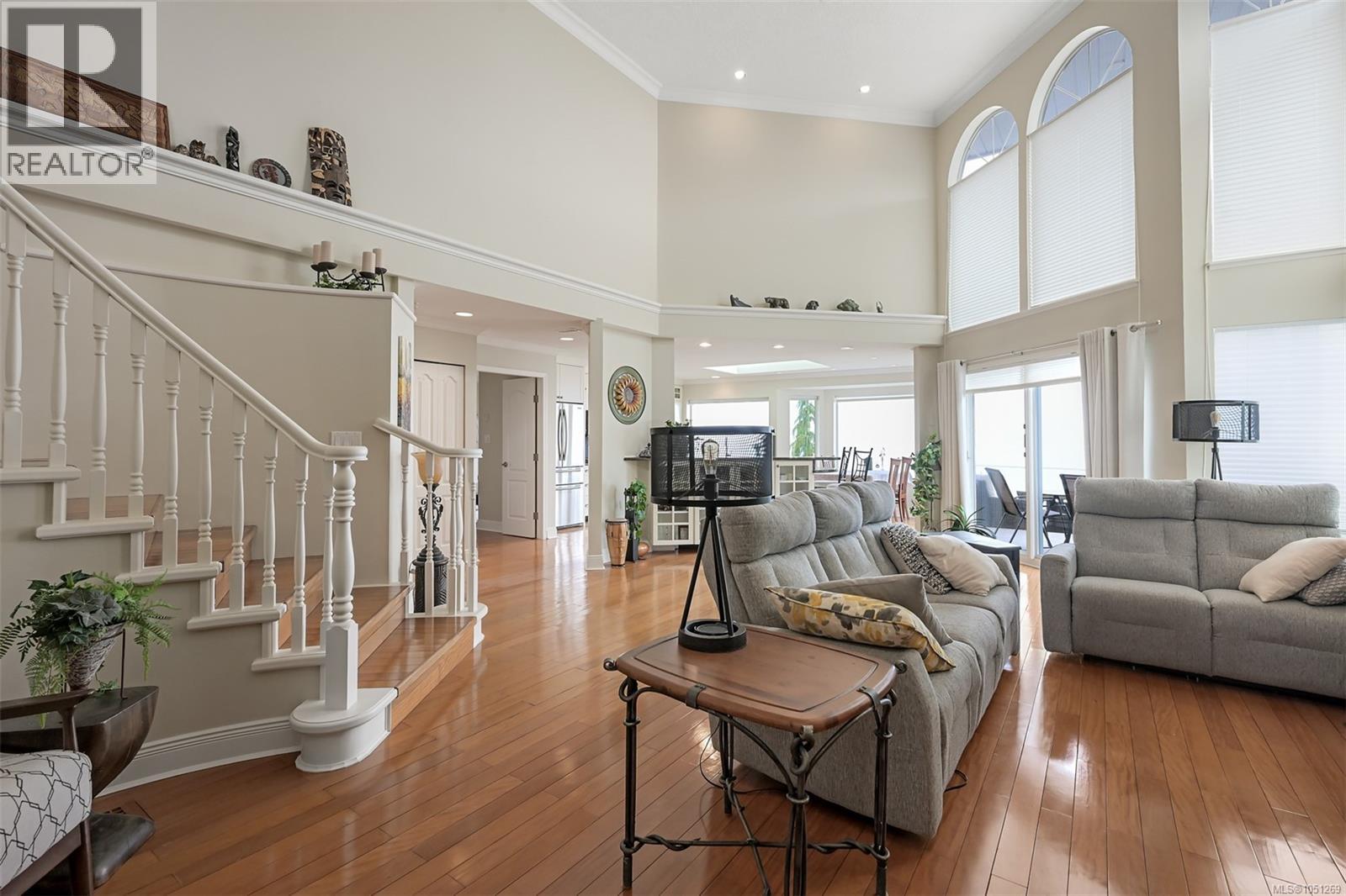 543 Marine View