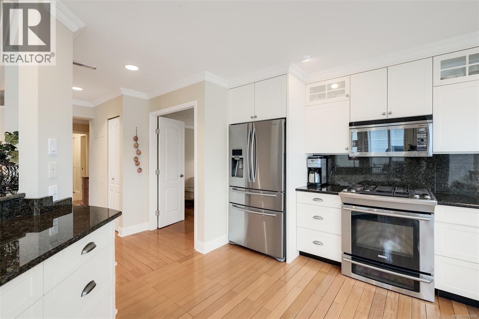 543 Marine View