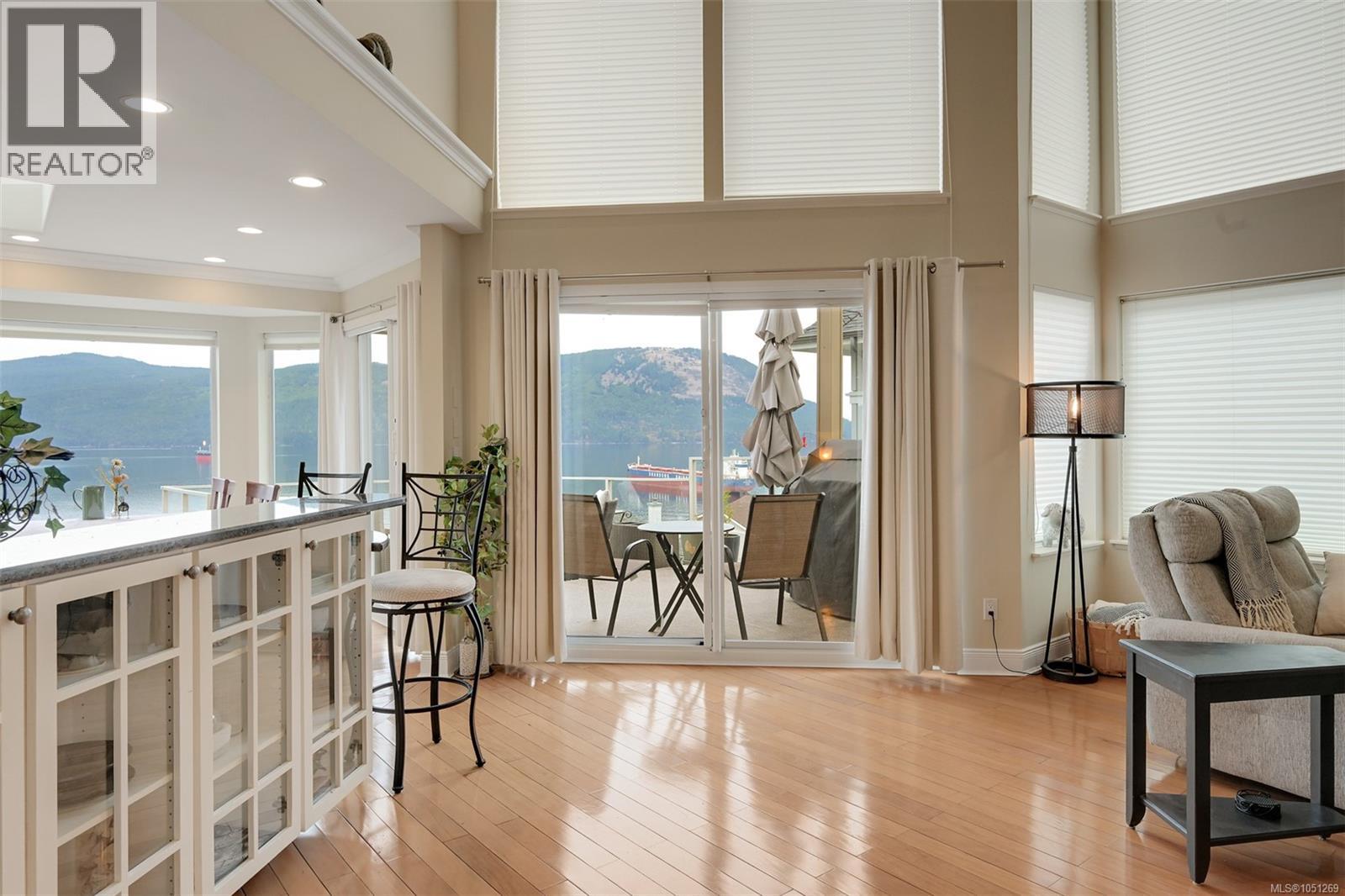543 Marine View