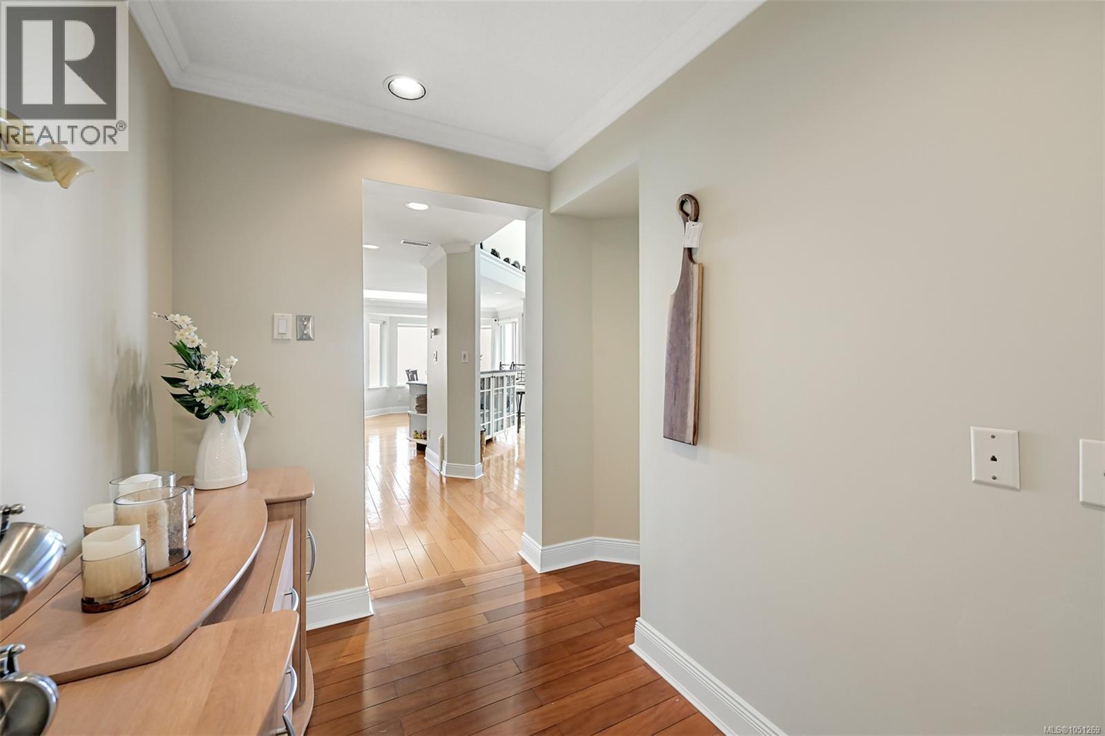 543 Marine View