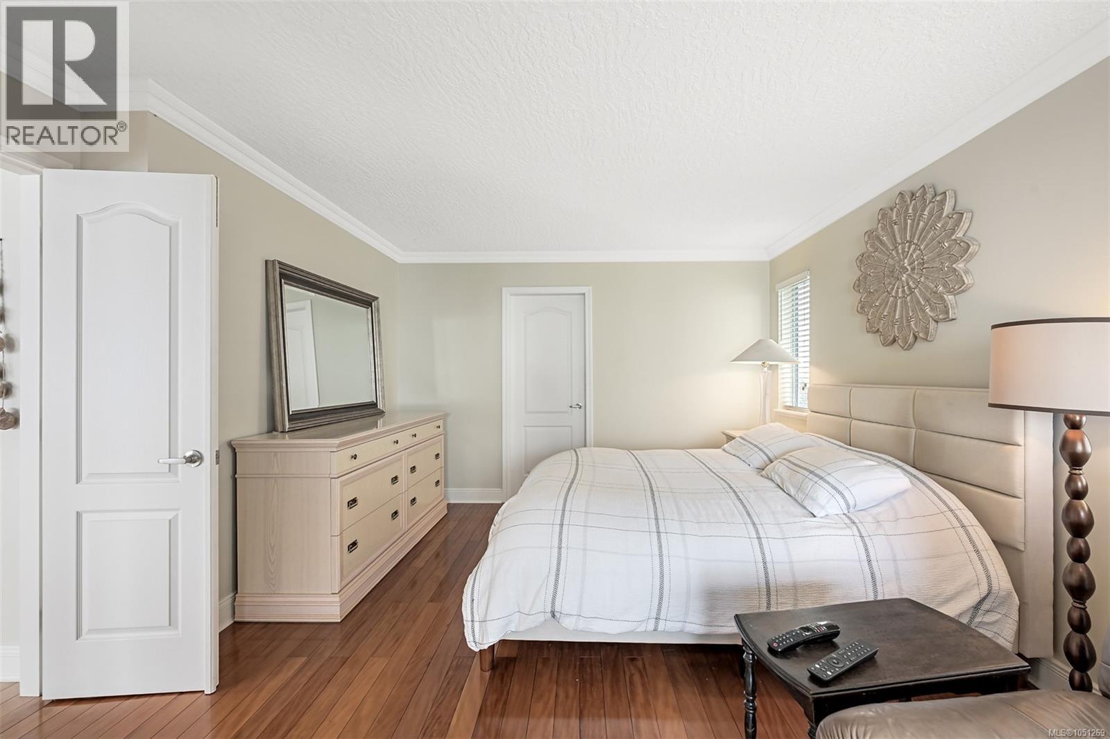 543 Marine View