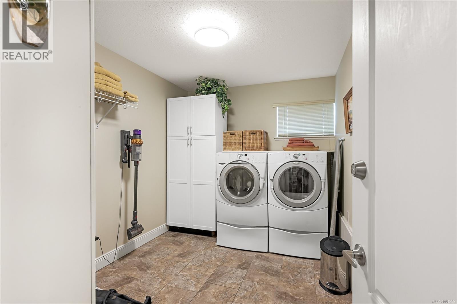 543 Marine View