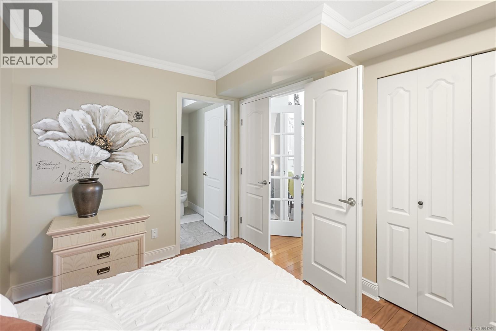 543 Marine View