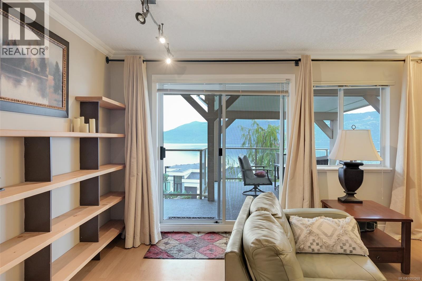 543 Marine View