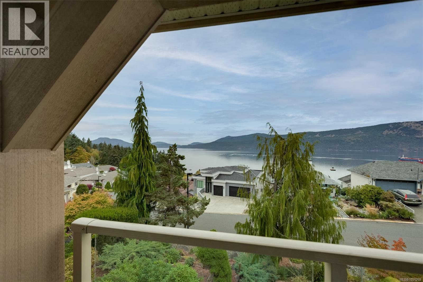 543 Marine View