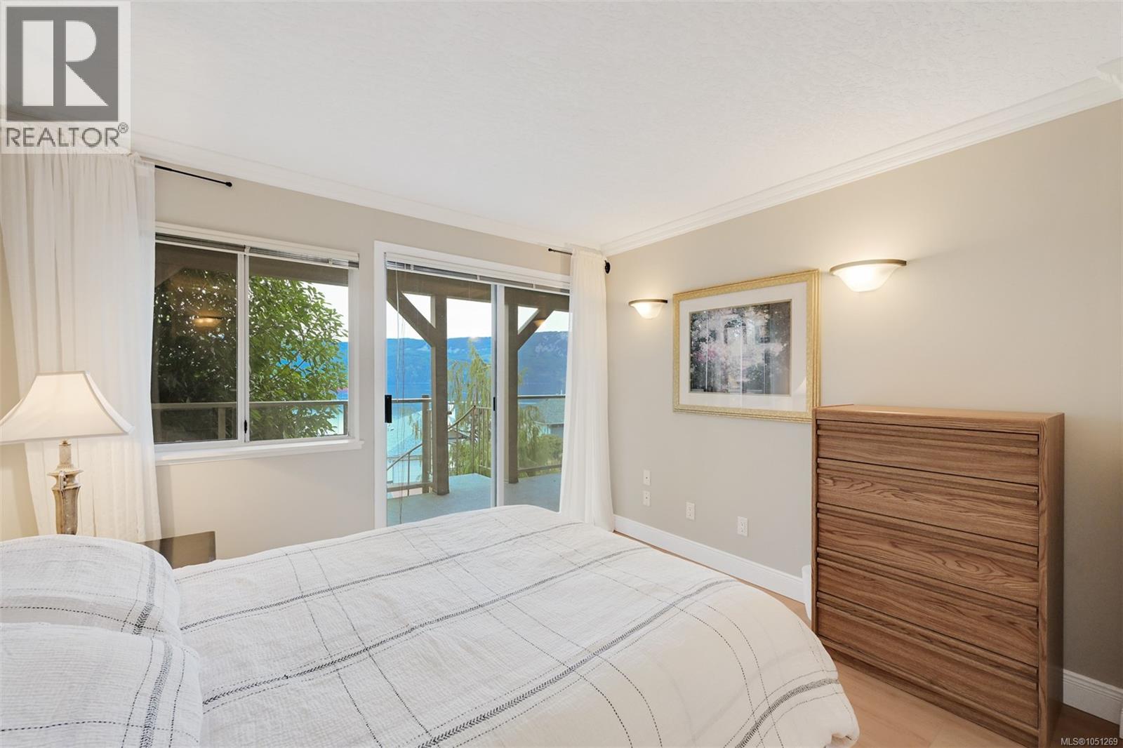 543 Marine View