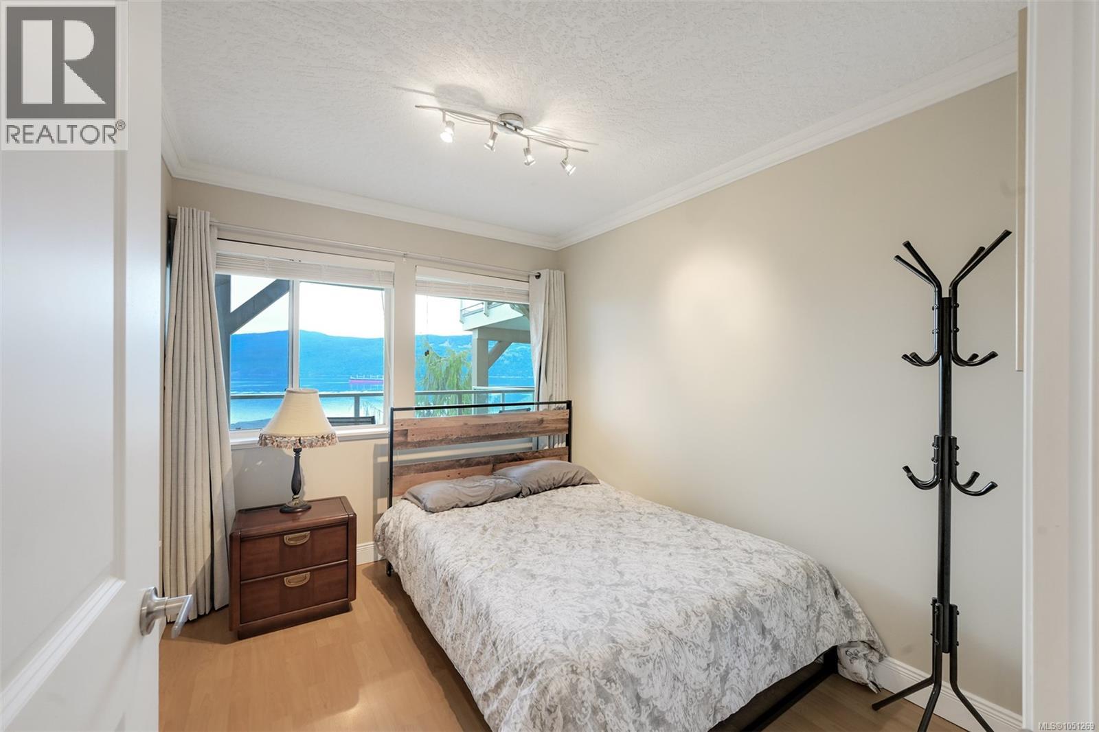 543 Marine View