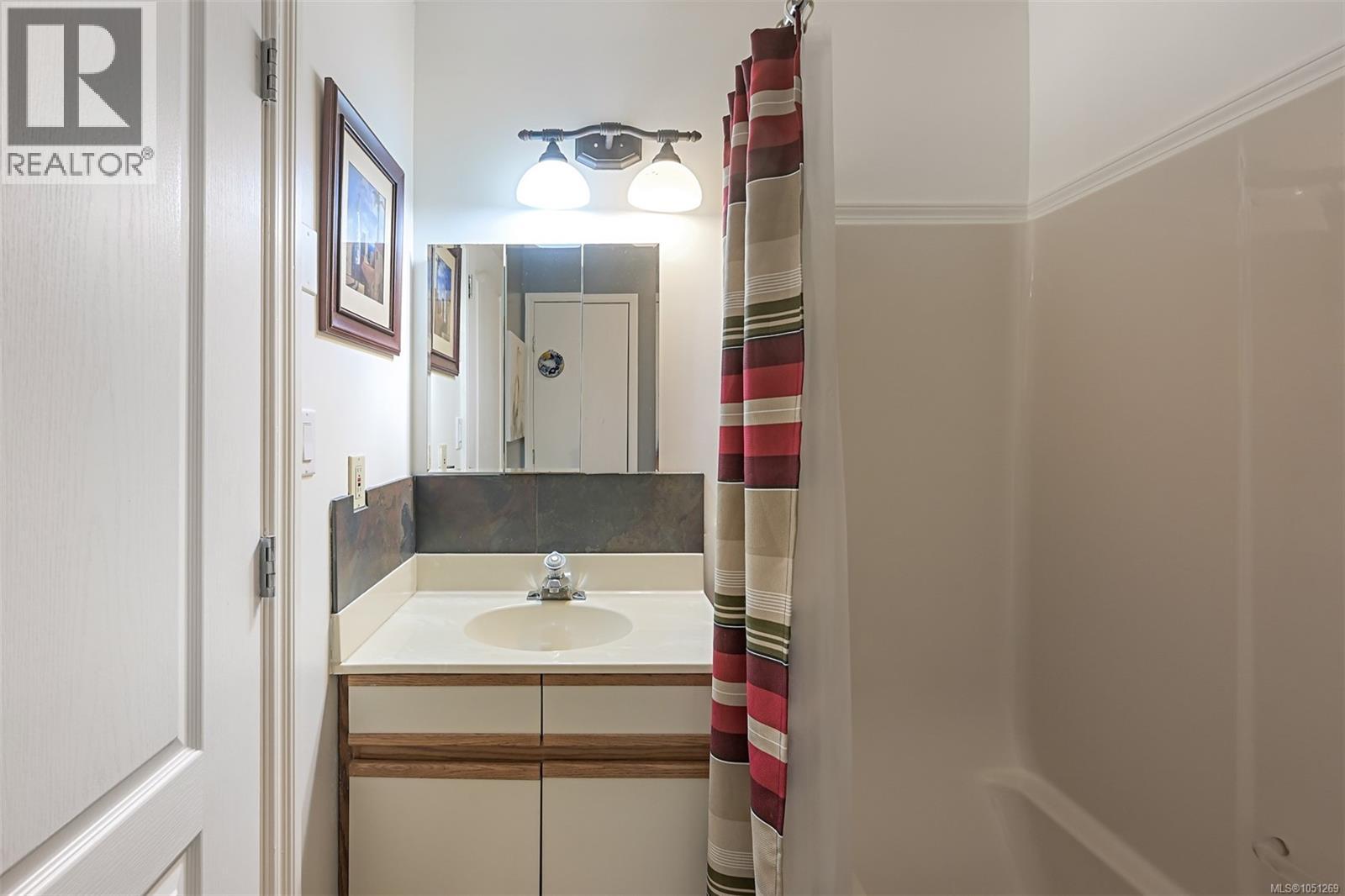 543 Marine View