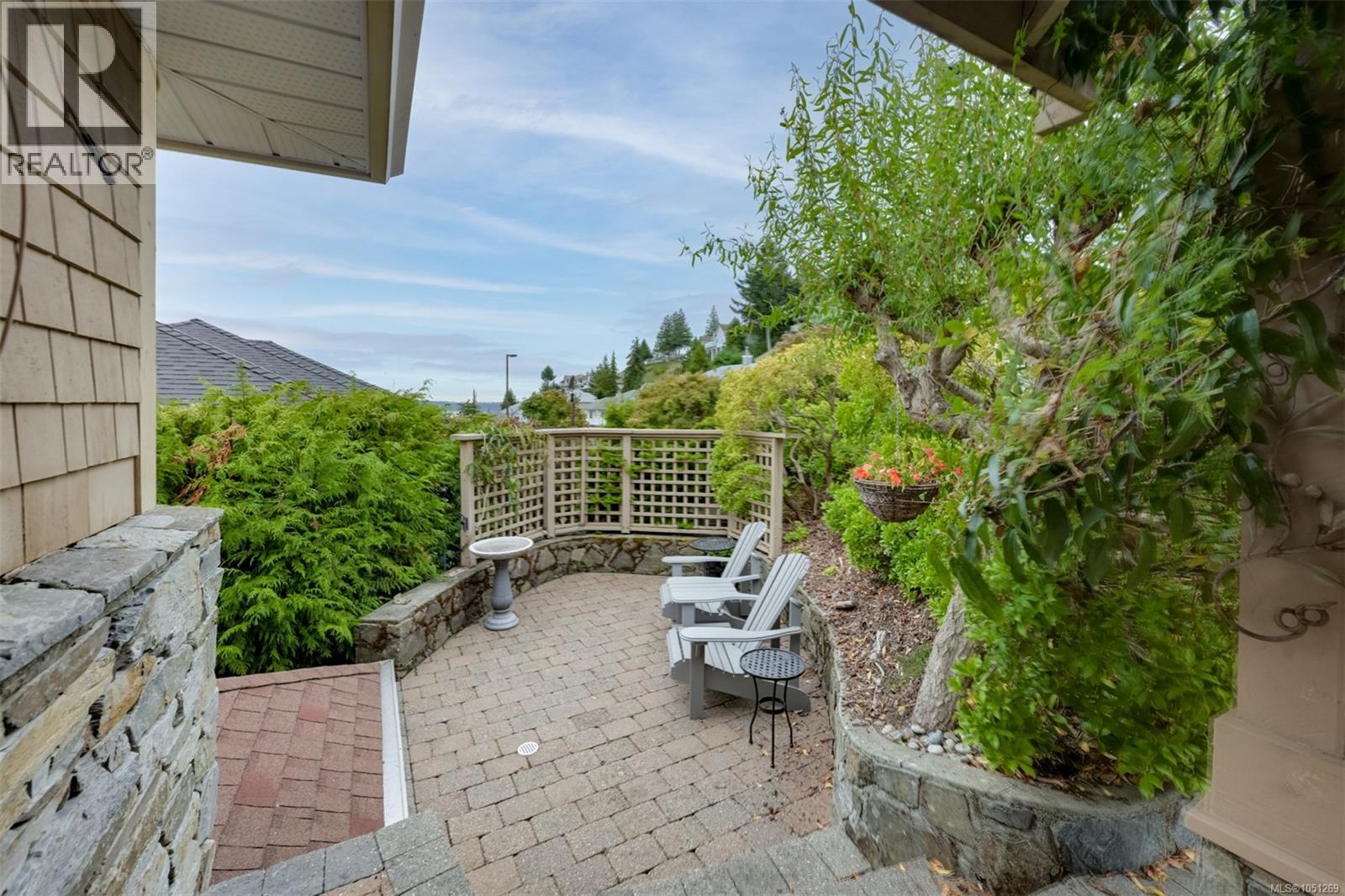 543 Marine View