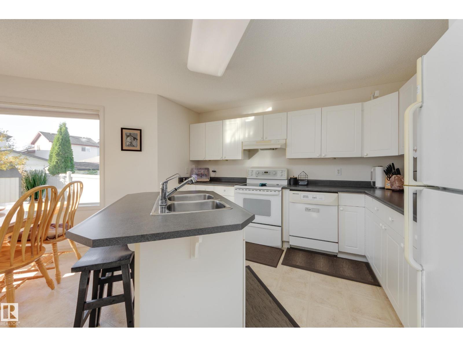 553 GLENWRIGHT CR NW