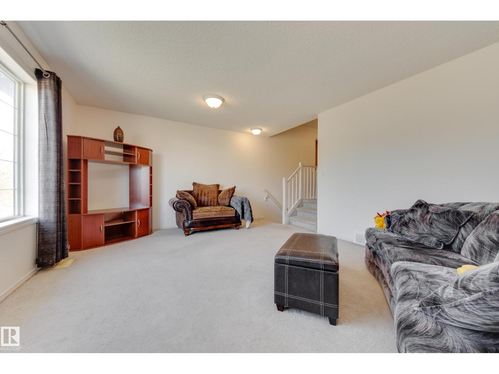 553 GLENWRIGHT CR NW