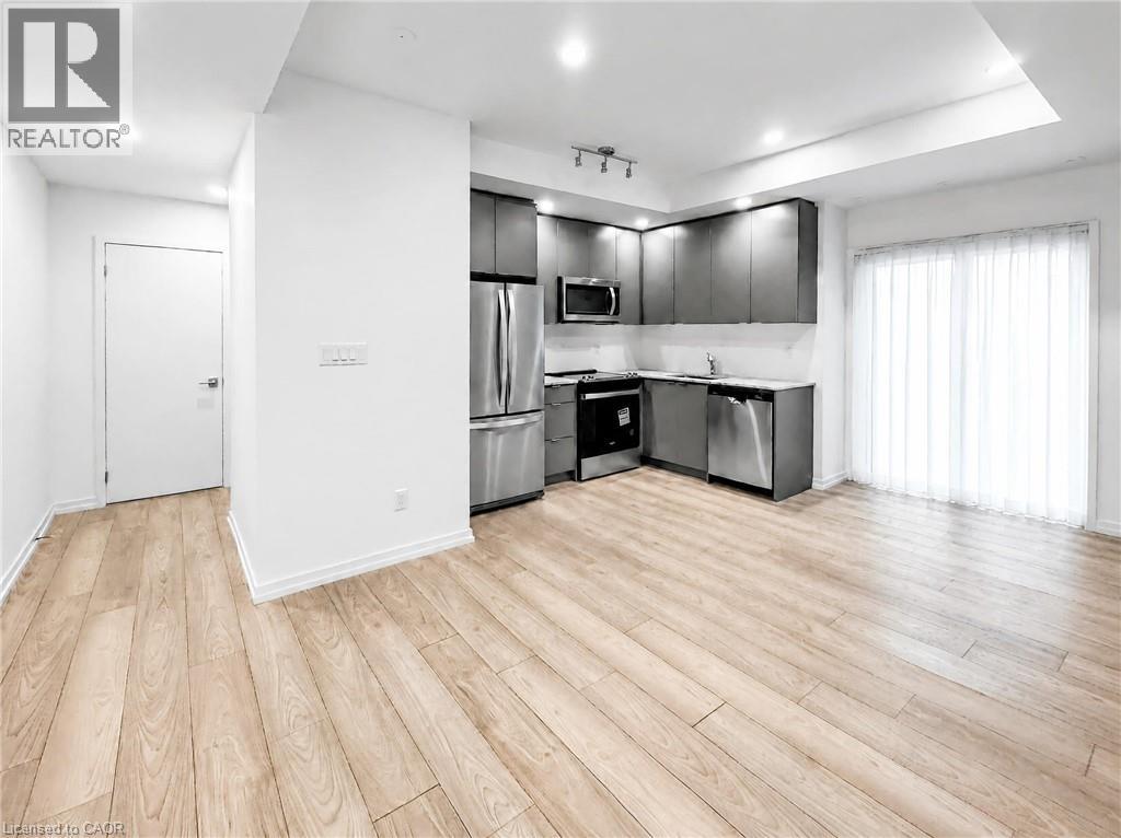 17 Lytham Green Circle Unit# 27, Newmarket, Ontario  L3Y 0H4 - Photo 2 - 40865764