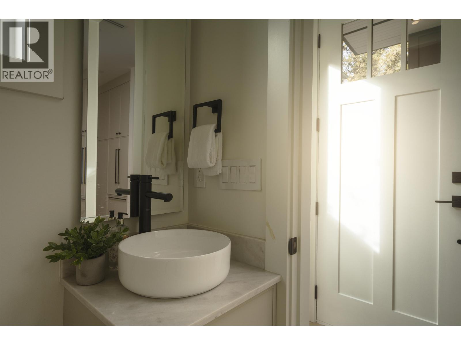 2 1376 E 11th Avenue, Vancouver, British Columbia  V5N 1Y5 - Photo 13 - R3175654