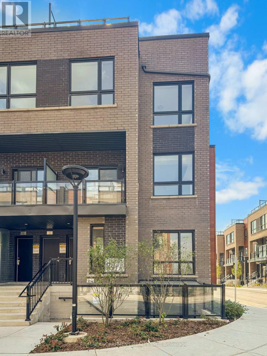 27 - 17 LYTHAM GREEN CIRCLE, Newmarket, Ontario