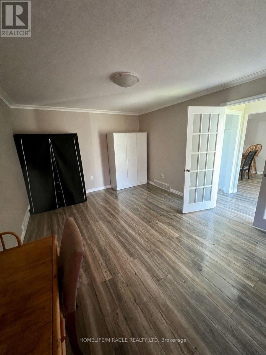 Upper - 10 Trelawn Parkway, Welland, Ontario  L3C 1W3 - Photo 5 - X14081206