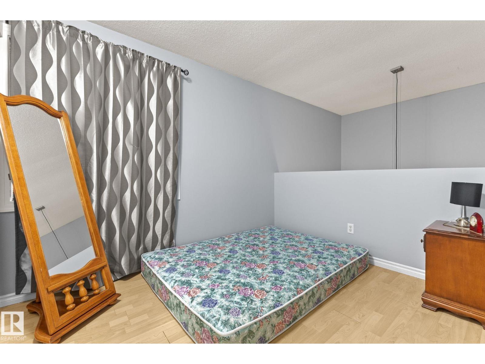582 LAKEWOOD RD N NW