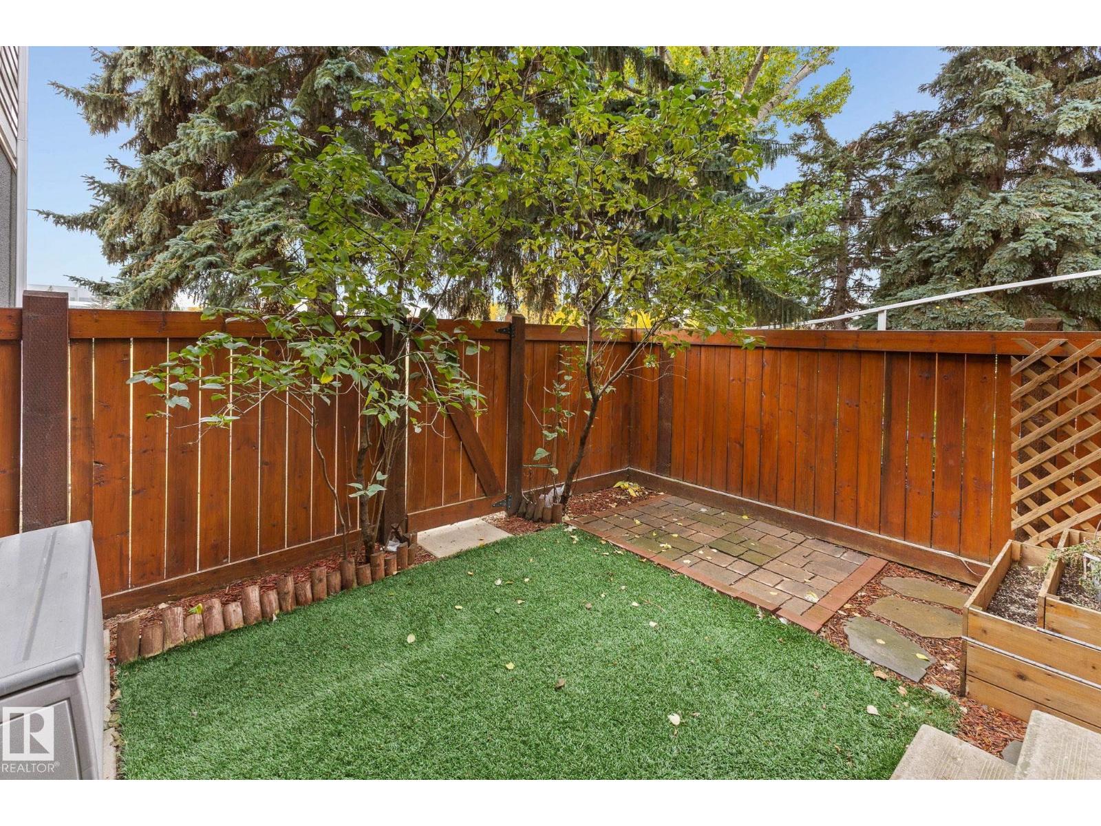582 LAKEWOOD RD N NW