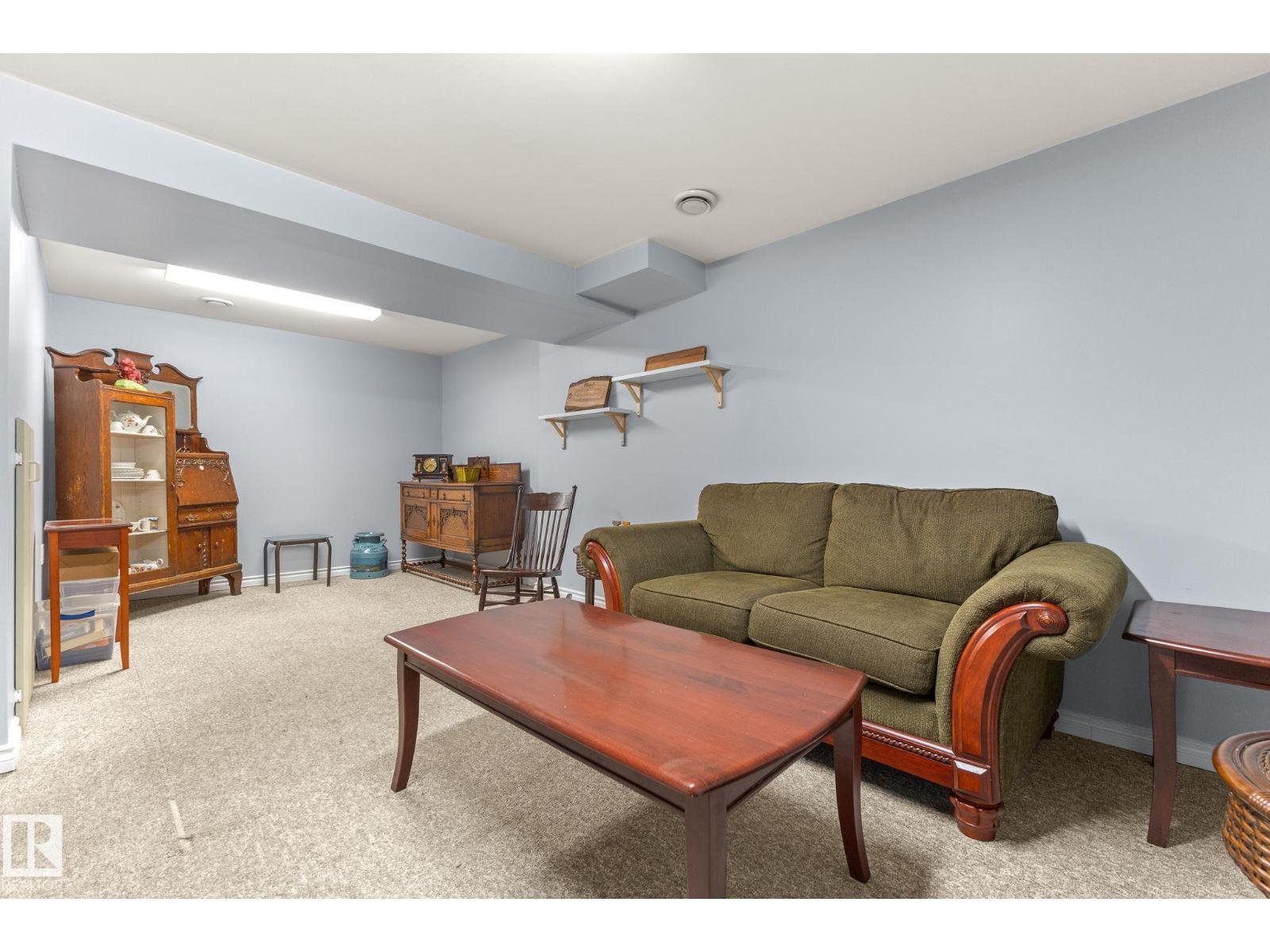 582 LAKEWOOD RD N NW