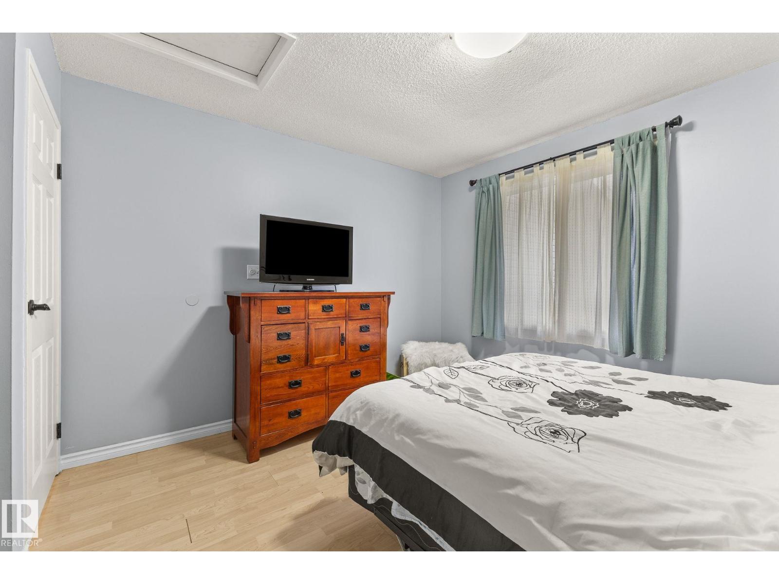 582 LAKEWOOD RD N NW