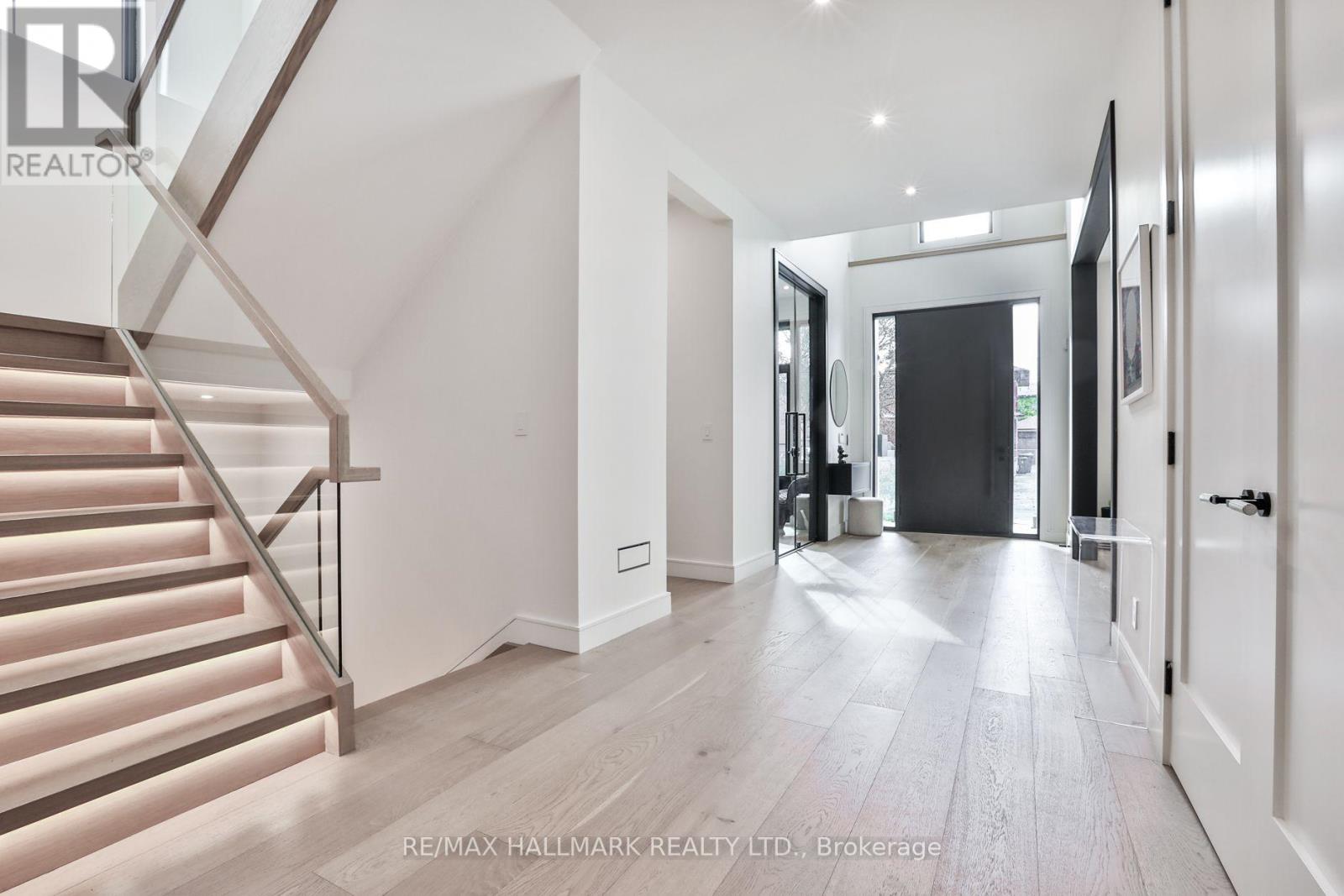 14 Risa Boulevard, Toronto, Ontario  M6B 1S3 - Photo 4 - W14082174