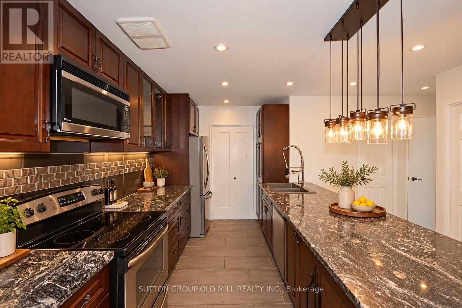 2302 - 370 Dixon Road, Toronto, Ontario  M9R 1T2 - Photo 2 - W14082194