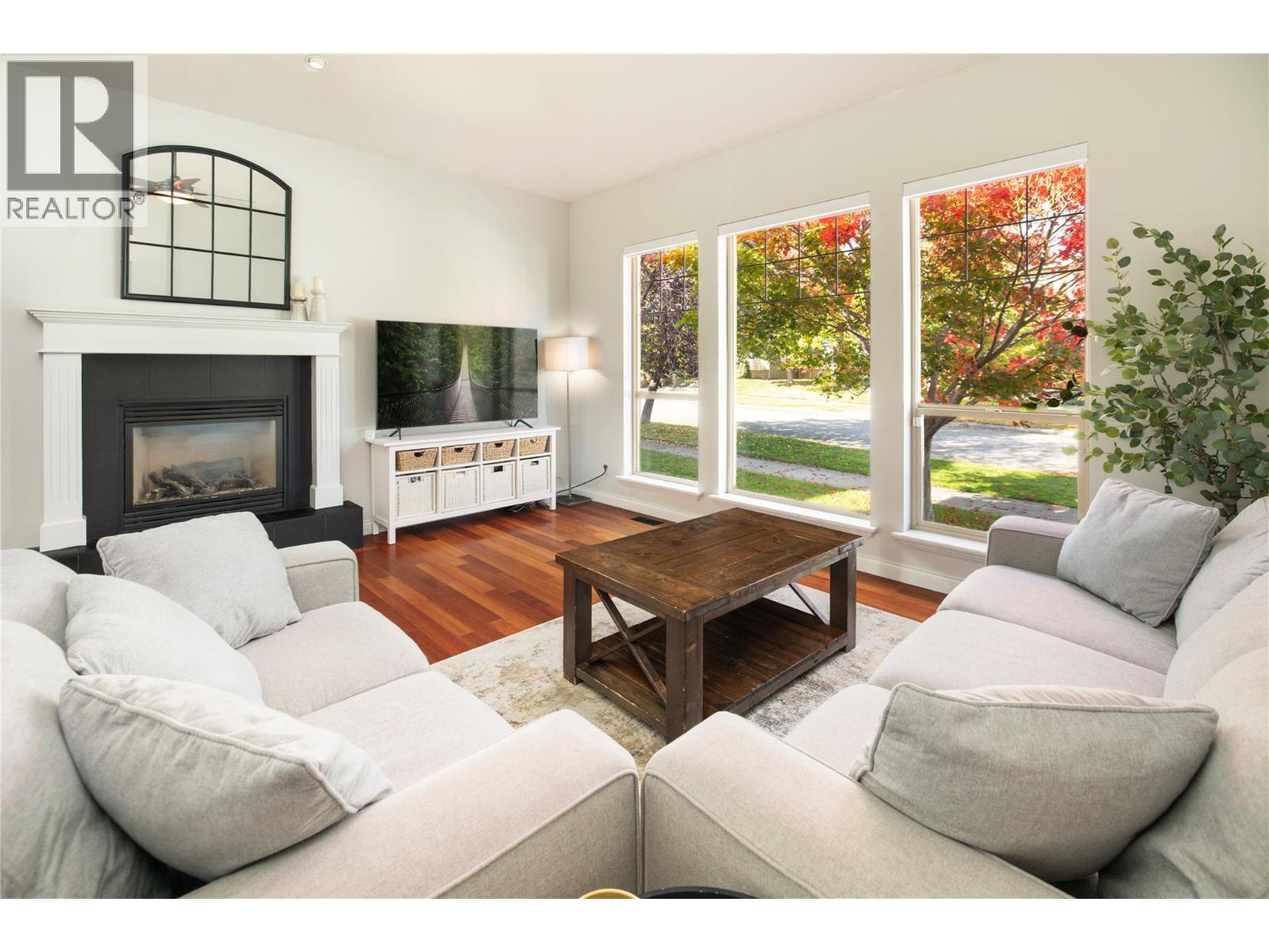 319 Mccarren Avenue, Kelowna, British Columbia  V1W 5A6 - Photo 4 - 10403069