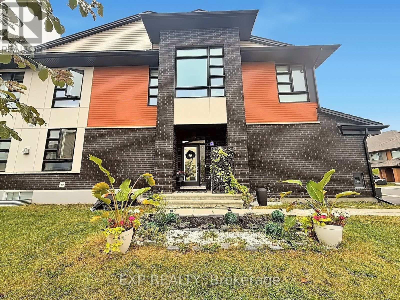 543 Rathburn Lane, Ottawa, Ontario  K1T 0T3 - Photo 3 - X14012038