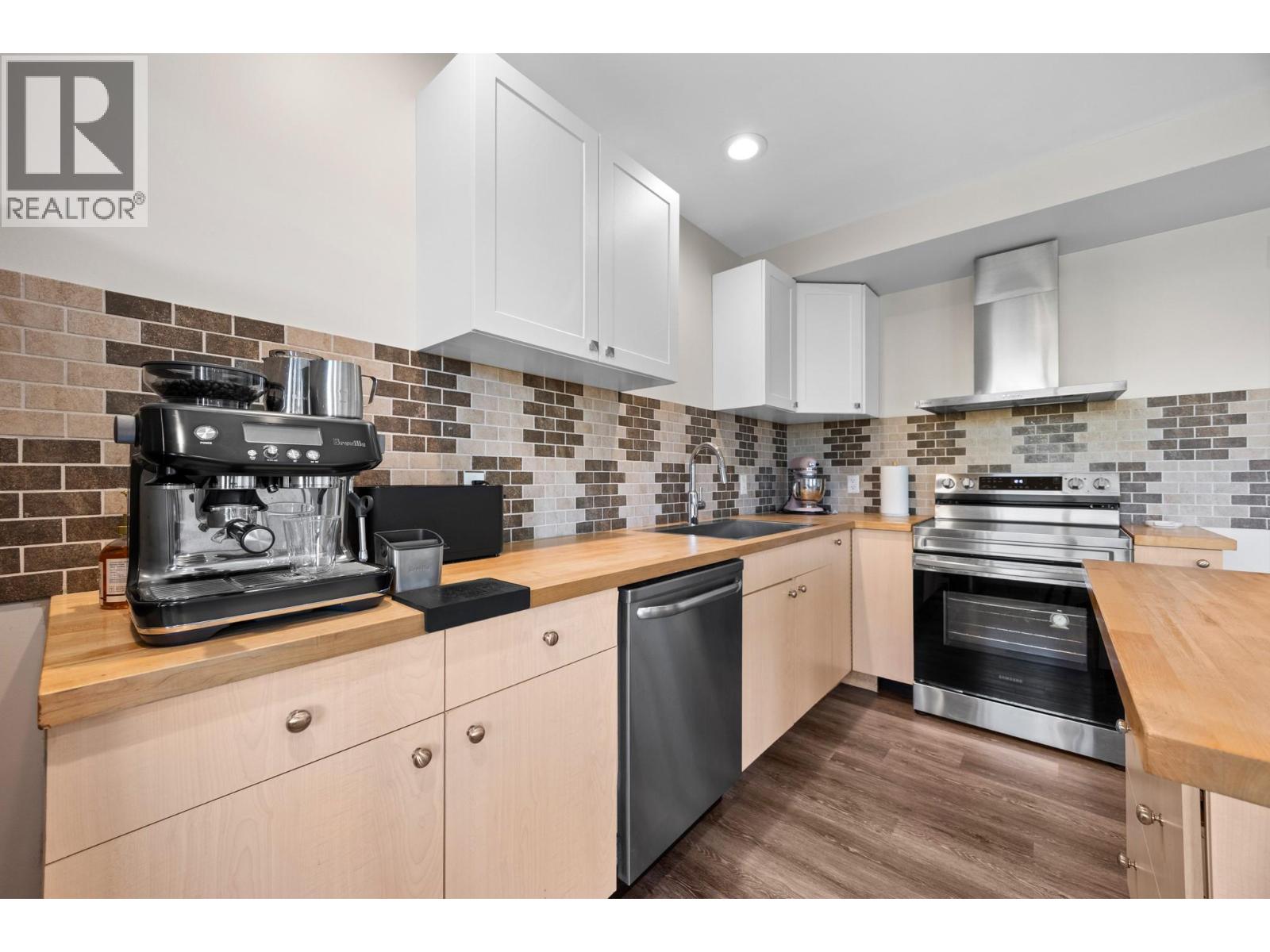 9733 Santina Road, Lake Country, British Columbia  V4V 2R9 - Photo 30 - 10403697