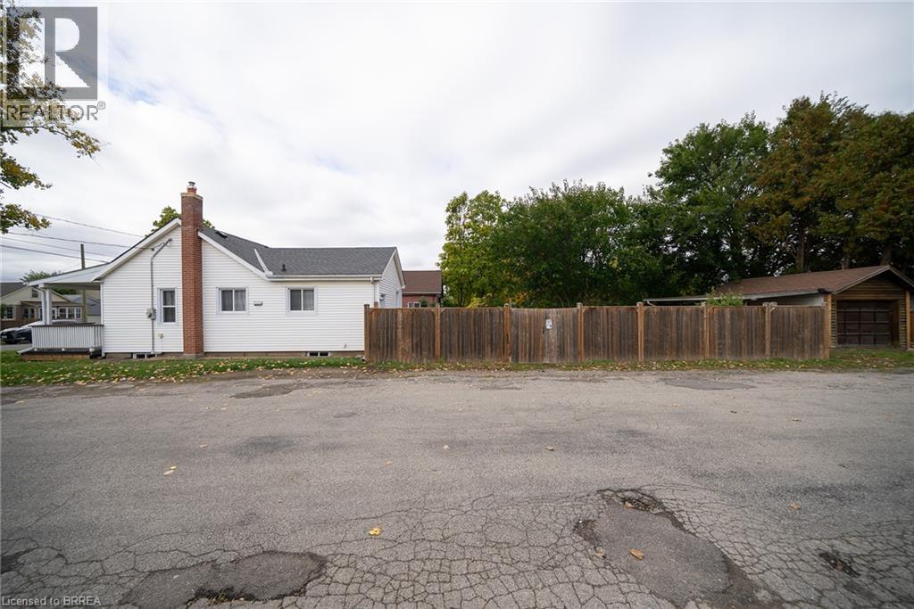 364 Wellington Street, Brantford, Ontario  N3S 4A6 - Photo 4 - 40871191