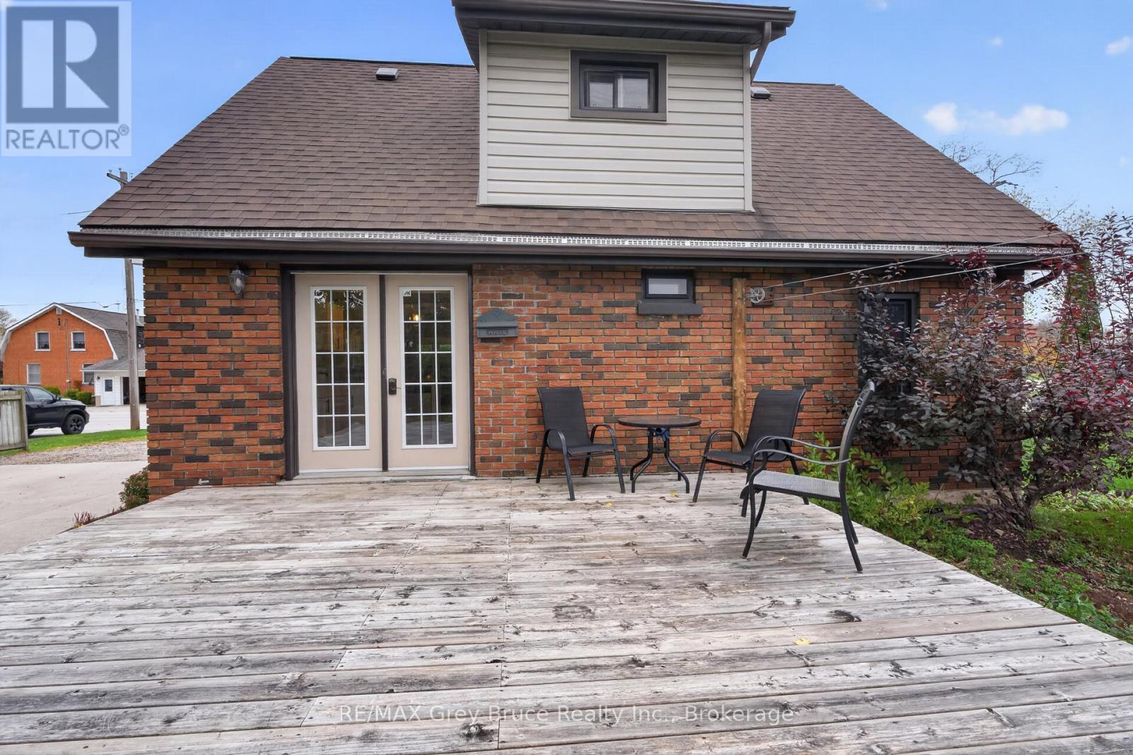 22 Cruickshank Street, Georgian Bluffs, Ontario  N0H 2K0 - Photo 17 - X14082402