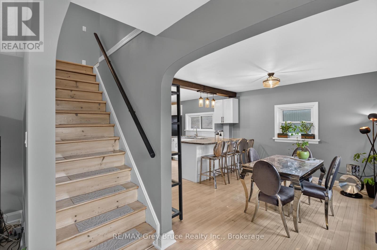 22 Cruickshank Street, Georgian Bluffs, Ontario  N0H 2K0 - Photo 25 - X14082402