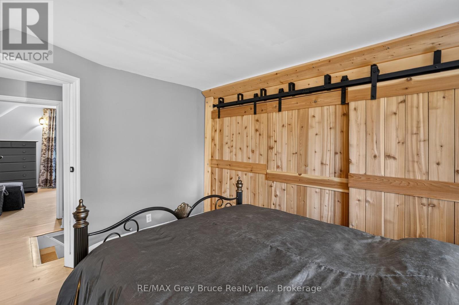 22 Cruickshank Street, Georgian Bluffs, Ontario  N0H 2K0 - Photo 29 - X14082402