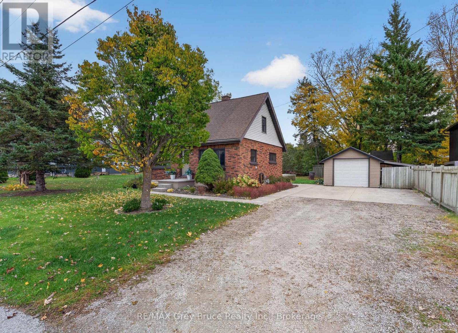 22 Cruickshank Street, Georgian Bluffs, Ontario  N0H 2K0 - Photo 32 - X14082402