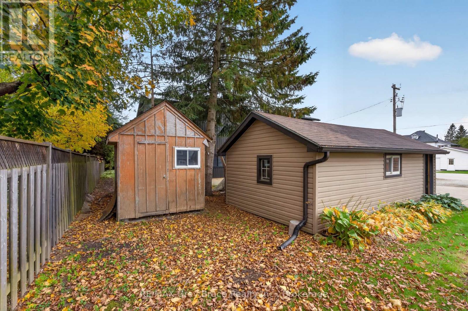 22 Cruickshank Street, Georgian Bluffs, Ontario  N0H 2K0 - Photo 33 - X14082402