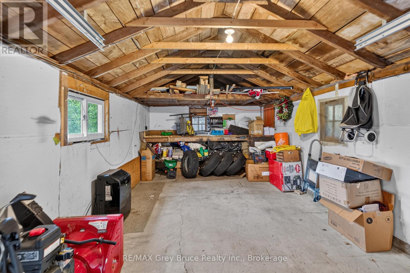 22 Cruickshank Street, Georgian Bluffs, Ontario  N0H 2K0 - Photo 36 - X14082402