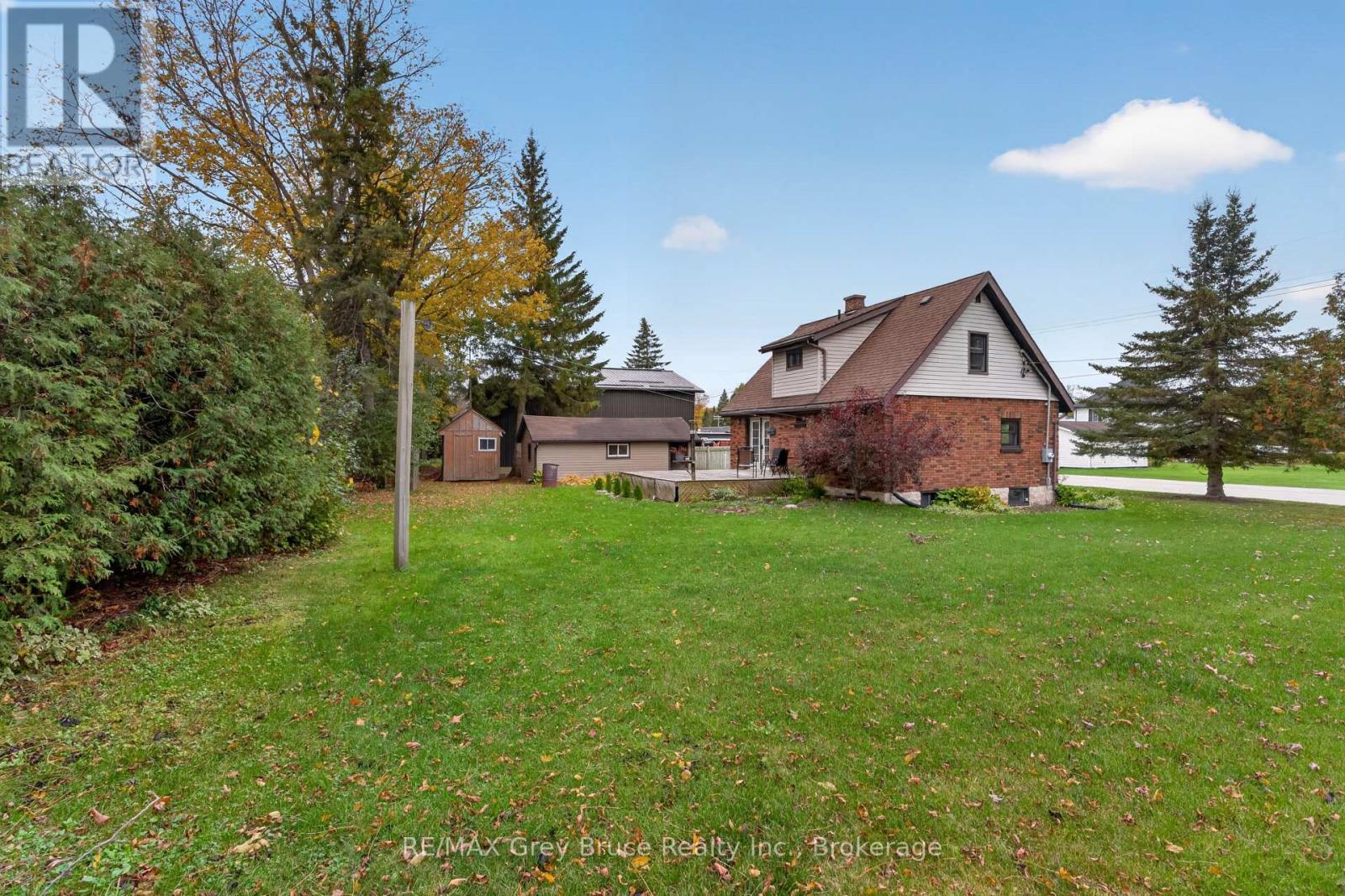 22 Cruickshank Street, Georgian Bluffs, Ontario  N0H 2K0 - Photo 4 - X14082402