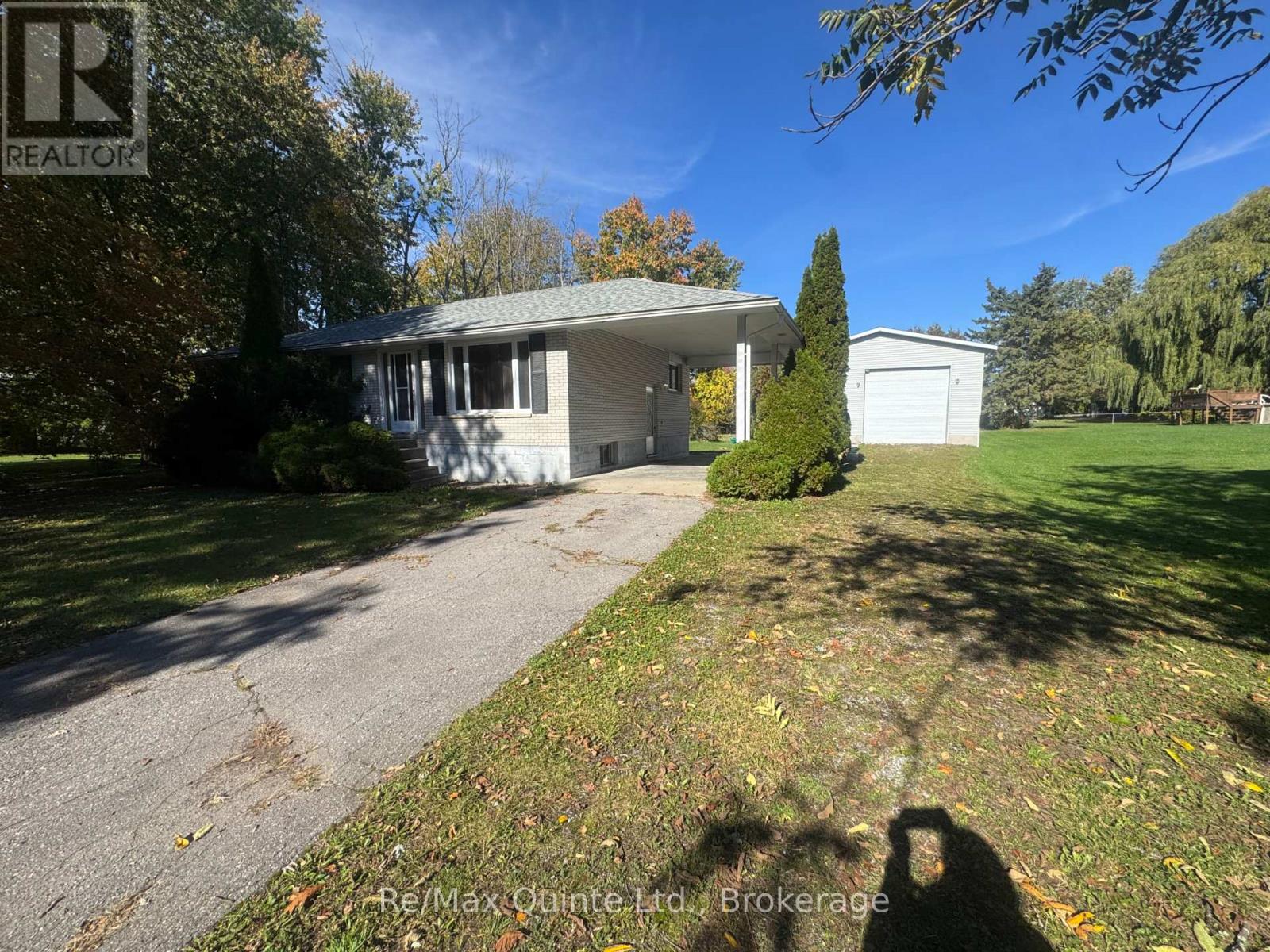 20 Ross Avenue, Quinte West, Ontario  K8V 0N4 - Photo 1 - X14082460