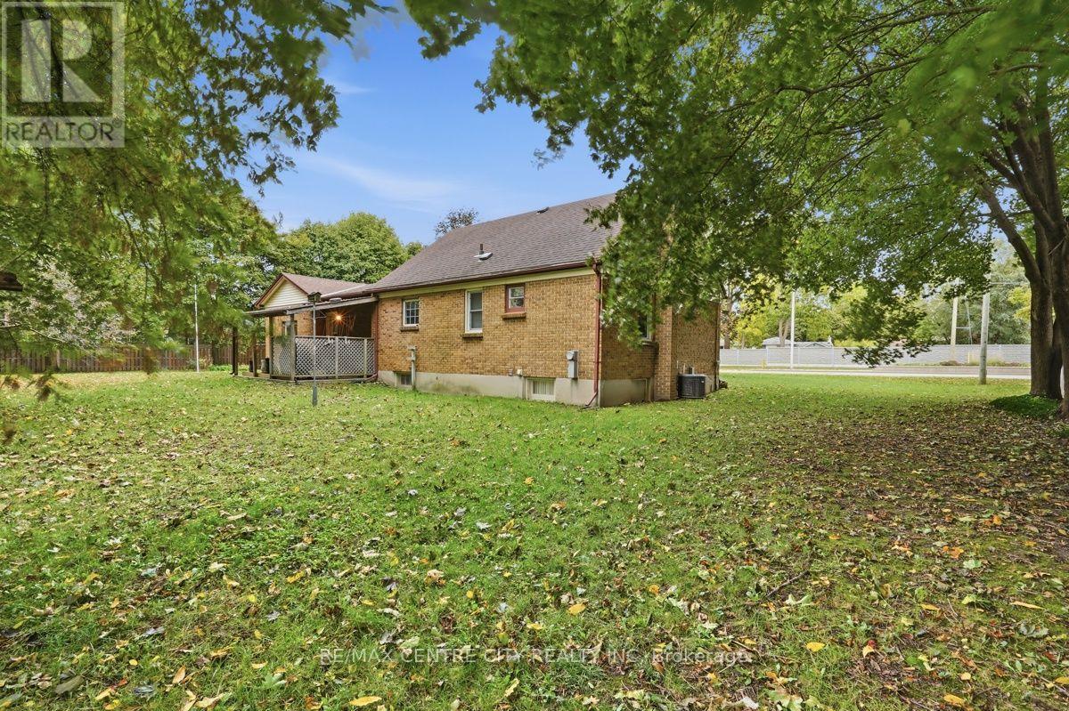 984 Fanshawe Park Road E, London North, Ontario  N5X 0K9 - Photo 38 - X14082550