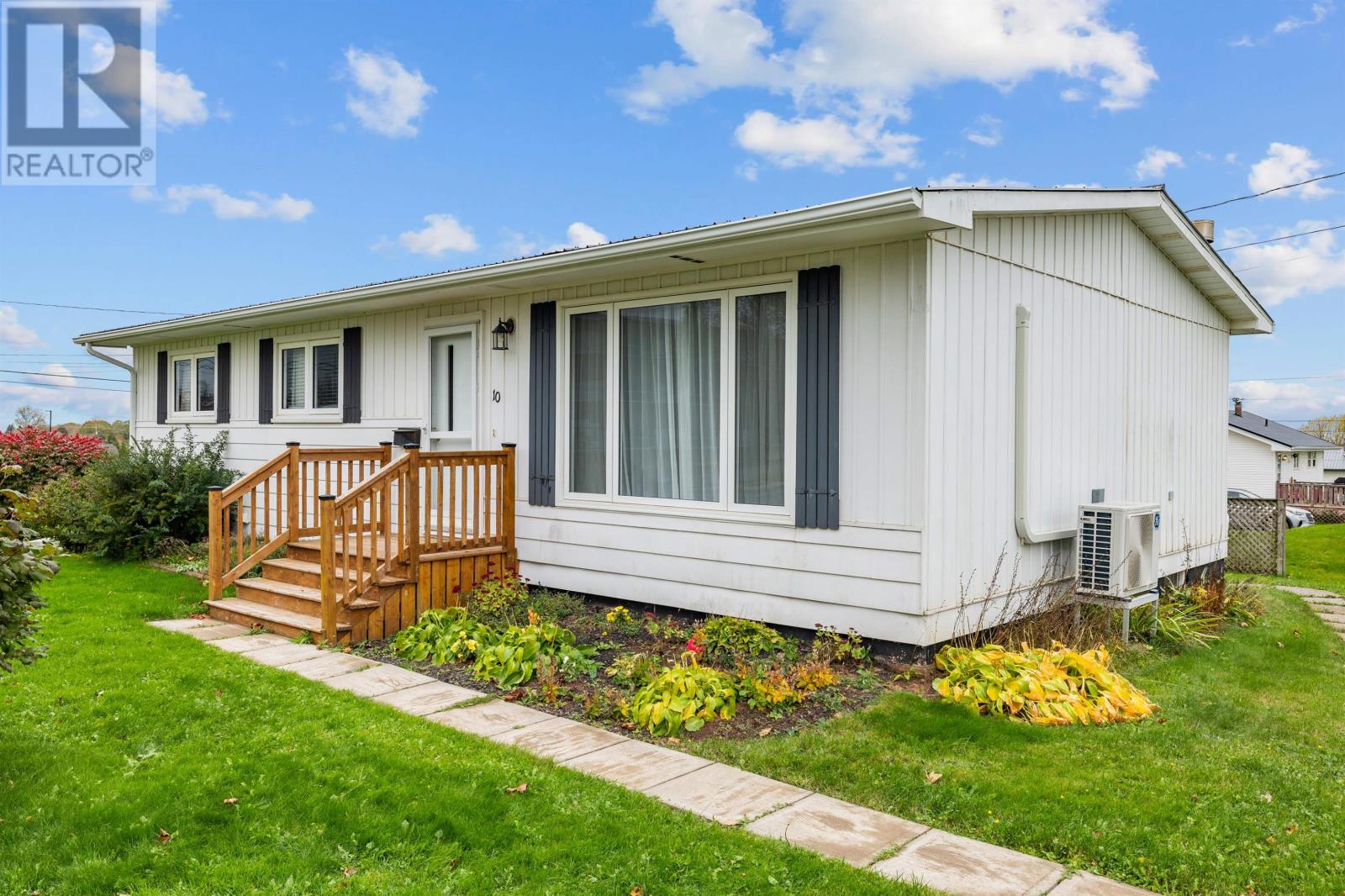 10 Longworth Street, Souris, Prince Edward Island  C0A 2B0 - Photo 1 - 202625892