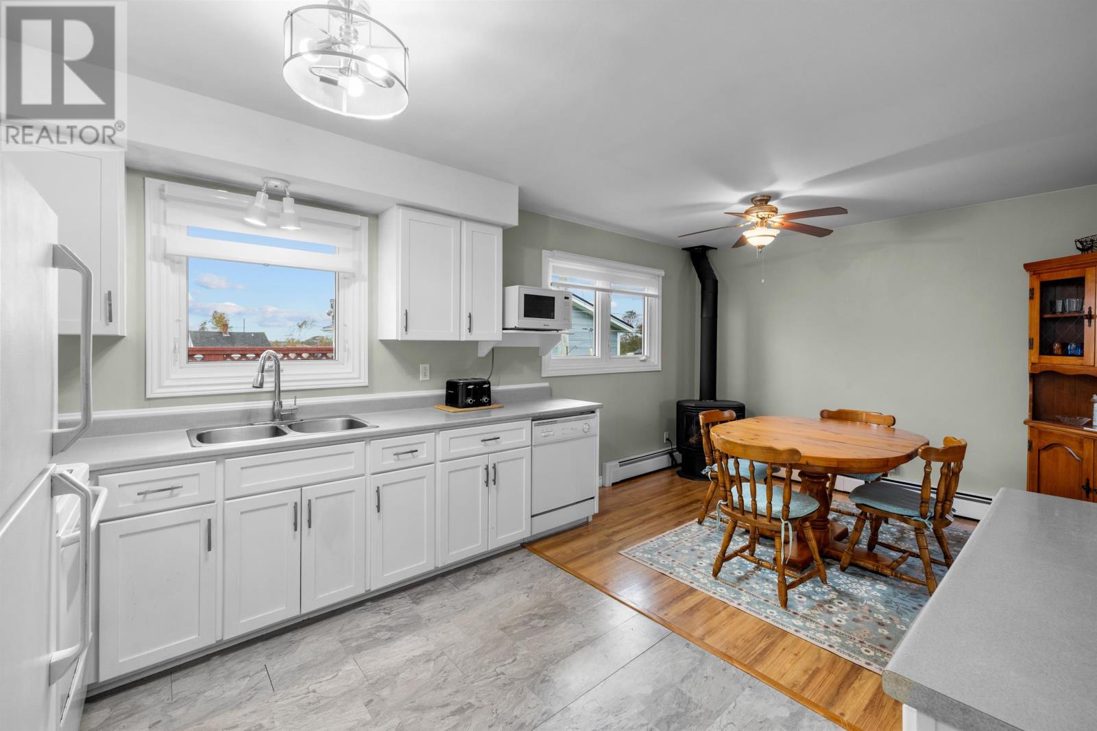 10 Longworth Street, Souris, Prince Edward Island  C0A 2B0 - Photo 3 - 202625892