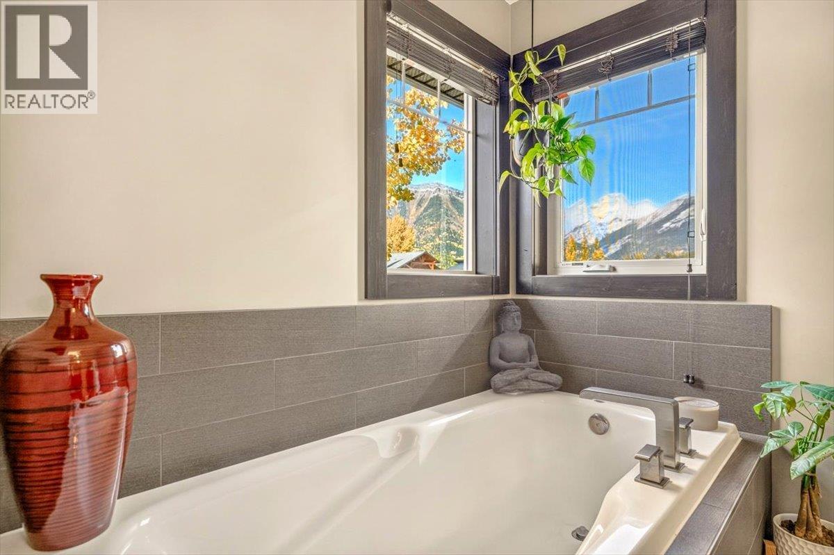 10 Silver Ridge Way, Fernie, British Columbia  V0B 1M2 - Photo 41 - 10403419